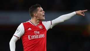 Xhaka en partido con Arsenal