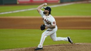 Roberto Osuna en partido con Astros