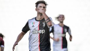 Paulo Dybala festeja una anotación con la Juventus 