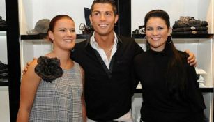 Ronaldo con sus hermanas