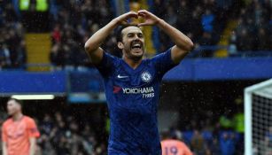 Pedro festeja una anotación en la Premier con Chelsea 