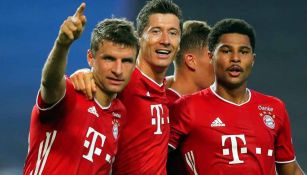 Jugadores del Bayern celebran una de las anotaciones de 