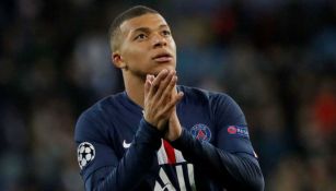 Mbappé mira al cielo con una acción