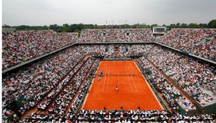 Cancha principal de Roland Garros con un lleno