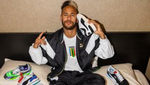 Neymar Jr. posa con calzados de la marca Puma 