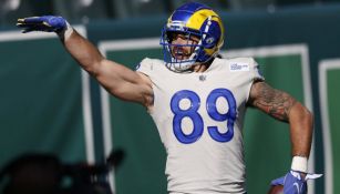 Tyler Higbee en acción ante Filadelfia Eagles