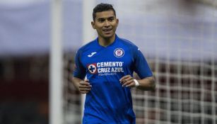 Orbelín festeja un gol con Cruz Azul