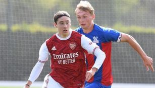 Marcelo Flores durante un partido con Arsenal Sub 18