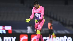 Julio González en un partido con Pumas