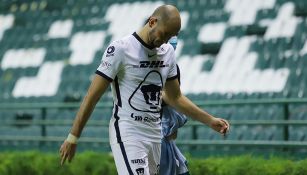 Carlos González se lamenta en juego con Pumas 