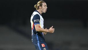 Sebastián Córdova celebrando su anotación con América