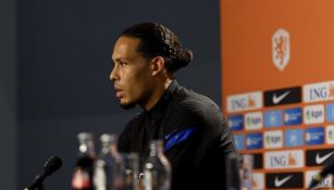 Virgil van Dijk durante la conferencia de prensa 