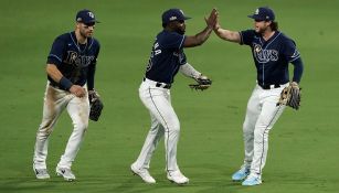 Jugadores de Rays celebran el triunfo