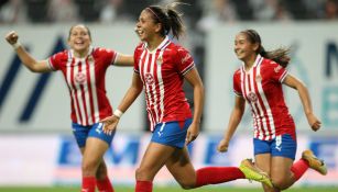 Chivas Femenil en festejo de gol