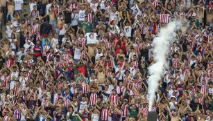 Aficionados de Chivas en las gradas del Estadio Akron 