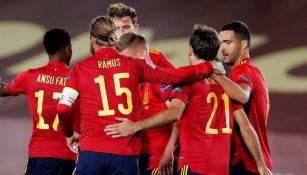 Jugadores españoles celebran gol vs Suiza