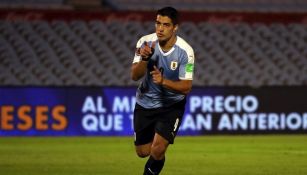 Luis Suárez festejando un gol con Uruguay