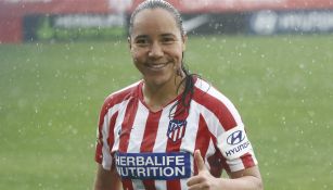 Charlyn Corral durante un duelo con el Atlético de Madrid 