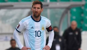 Lionel Messi durante un duelo con Argentina 