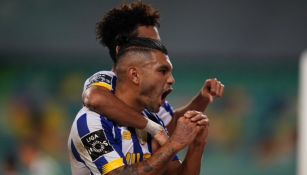 Jesús Corona celebrando gol vs Sporting Lisboa