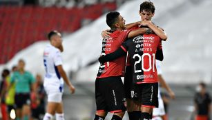 Jugadores de la Academia festejan gol ante La Máquina