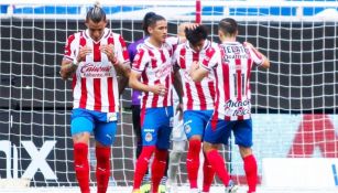 Jugadores de Chivas en un partido