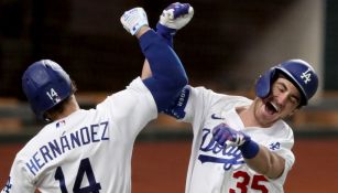 Los Dodgers festejan un home run contra Braves