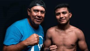 Chocolatito González junto a su entrenador