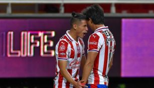 Antuna y JJ Macías en partido con Chivas 