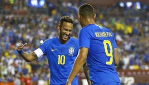 Video: Neymar filtró por accidente el número telefónico de Richarlison en transmisión en vivo