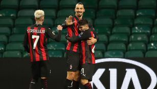 Jugadores del Milan celebran un gol en Celtic Park