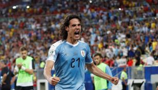 Edinson Cavani festeja un gol con la selección de Uruguay 