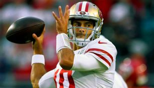 Jimmy Garoppolo durante un partido con 49ers