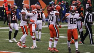 Los Browns celebran una anotación sobre los Bengals