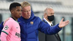 Koeman y Ansu Fati durante un partido del Barcelona