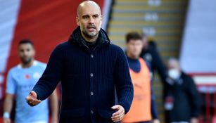 Pep Guardiola durante un duelo del Manchester City 