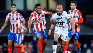 Pumas y Chivas empataron 2-2 en CU