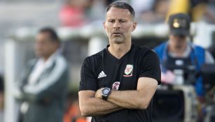 Ryan Giggs durante un duelo amistoso de Gales 