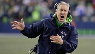 Pete Carroll grita durante un partido de Seattle