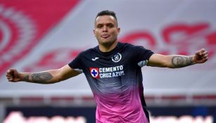 Jonathan Rodríguez en partido con Cruz Azul 