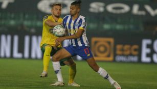 Tecatito Corona durante el duelo ante el Paços