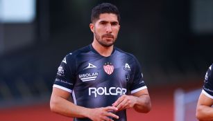 Jair Pereira durante un partido con Necaxa