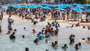 Las playas de Acapulco lucieron abarrotadas