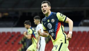 Federico Viñas celebrando un gol con América