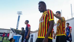 Jugadores de Leones Negros previo a un partido