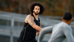 Colin Kaepernick durante un entrenamiento