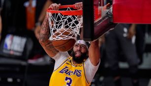 Davis anota con los Lakers