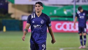 Alan Pulido en un partido con Kansas City