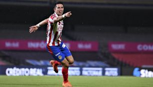 Jesús Molina en acción con Chivas