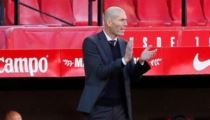 Zinedine Zidane dirigiendo un partido del Real Madrid